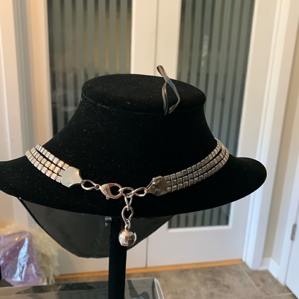 Necklace   - Picture 2 of 3